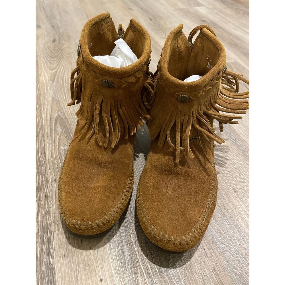 Minnetonka Moccasin Fringe Boots Women Size 6